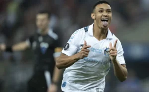 Negociação esfria e Corinthians deve desistir de Gustavo Nunes Negociação esfria e Corinthians deve desistir de Gustavo Nunes