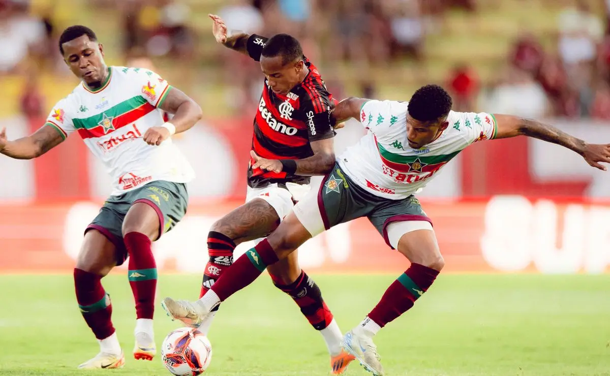 Notas e Desempenho: Análise Individual de Flamengo x Portuguesa no Carioca