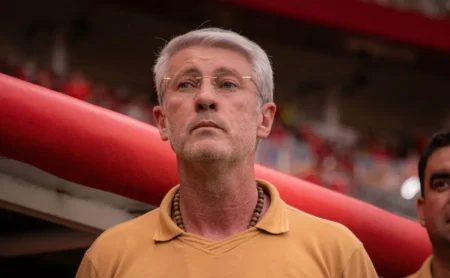 Odair Hellmann analisa empate entre Internacional e Athletico e revela estratégia no Beira-Rio: “Competente”