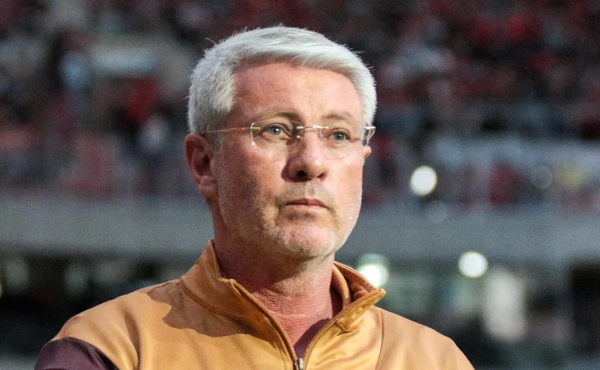 Odair Hellmann mantém estratégia em sigilo para Internacional x Athletico e projeta retorno ao Beira-Rio