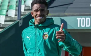 Olympiacos contrata revelação do Ninho e Flamengo avalia venda milionária