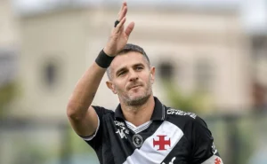 Pablo Vegetti é anunciado pelo Cerro Porteño, encerrando sua trajetória no Vasco