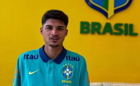 Palmeiras contrata Larson e acerta vínculo de 5 anos com o meio-campista, a pedido de Abel Ferreira