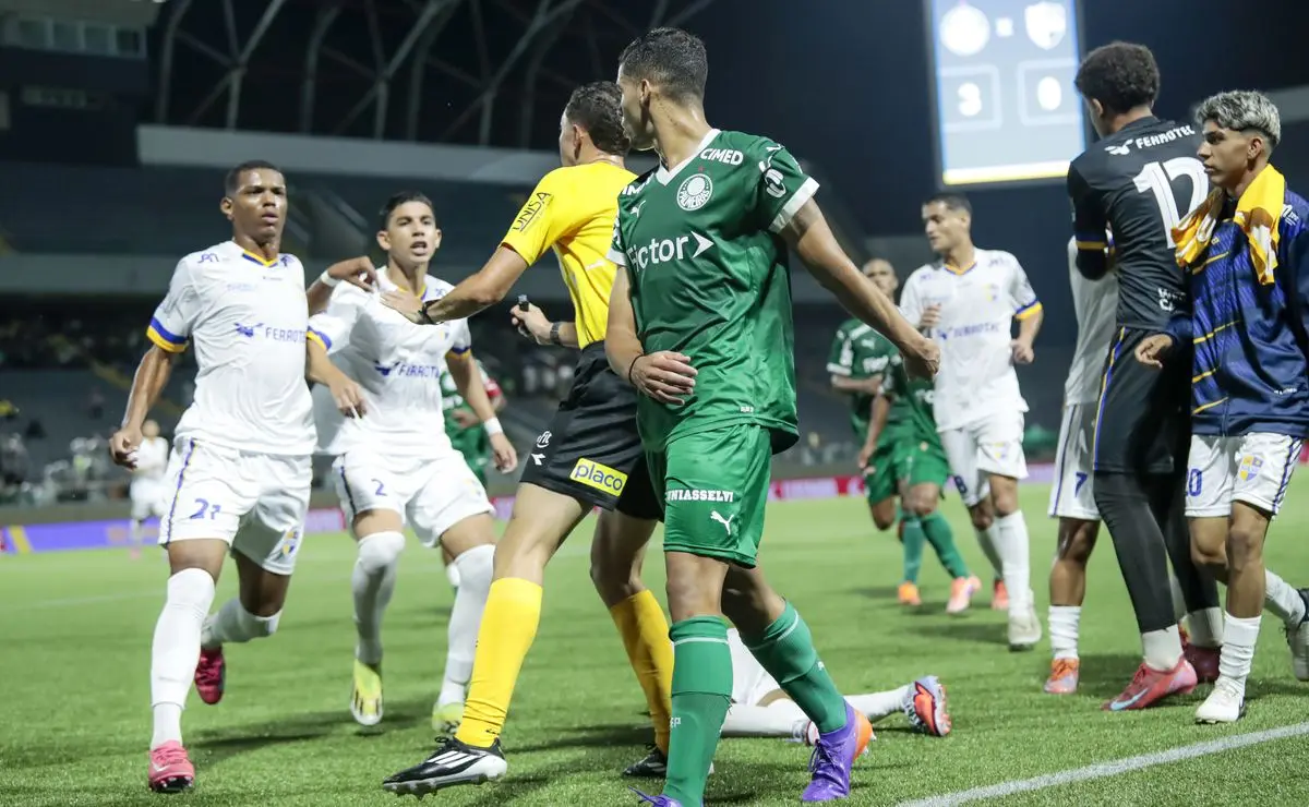 Palmeiras converte Copinha em ouro e amplia vantagem sobre rivais