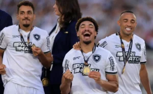 Palmeiras demonstra interesse em Adryelson, mas desiste de negociação.