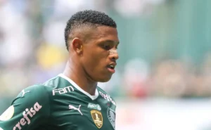 Palmeiras demonstra interesse em Danilo, do Botafogo, e avalia a situação do meio-campista