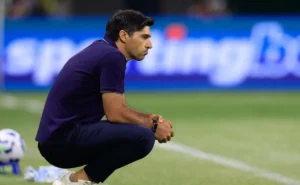 Palmeiras e São Paulo se enfrentam em clássico com Abel relembrando lance polêmico