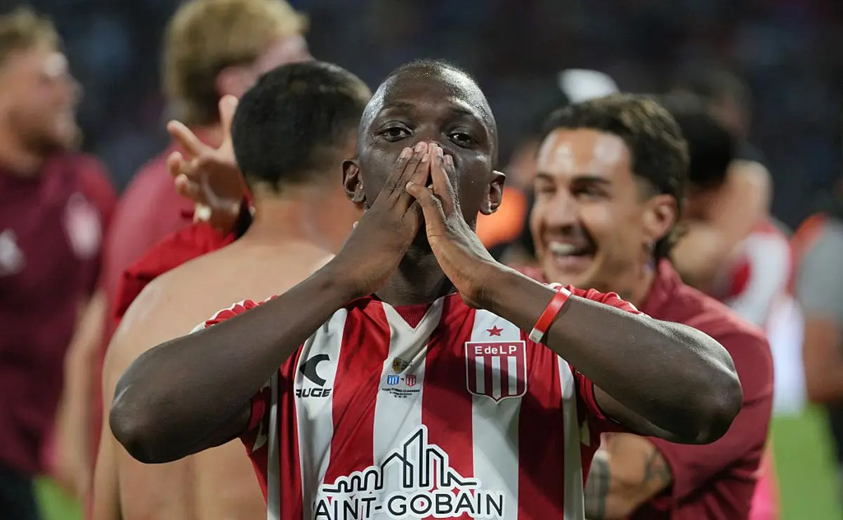 Palmeiras mira Edwuin Cetré, alvo do Botafogo