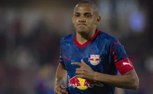 Palmeiras mira em Jhon Jhon e aguarda proposta do Zenit por Nino