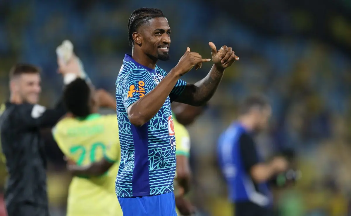 Palmeiras tem Alecsandro, zagueiro da Seleção, na mira e enfrenta disputa acirrada