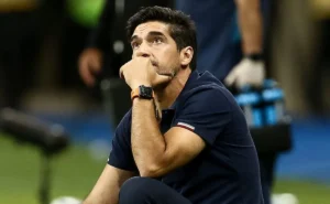 Palmeiras tem desfalques e dúvidas para o clássico contra o Santos no Paulistão Palmeiras tem desfalques e dúvidas para o clássico contra o Santos no Paulistão