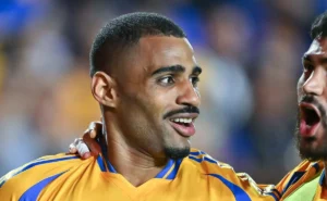 Palmeiras tem negociação de Joaquim com o Paris FC ameaçada por proposta do Tigres Palmeiras tem negociação de Joaquim com o Paris FC ameaçada por proposta do Tigres