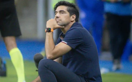 Palmeiras vence a Portuguesa, mas segue com poucas vitórias em estreias sob o comando de Abel Ferreira