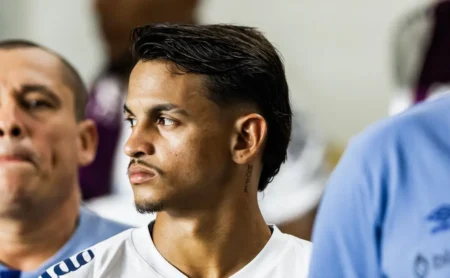 Patati, ex-Santos, faz história na Holanda e atinge marca simbólica após atuação contra o Ajax