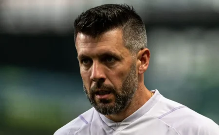 Pezzolano define reforços e Inter busca anunciar César Araújo Pezzolano define reforços e Inter busca anunciar César Araújo