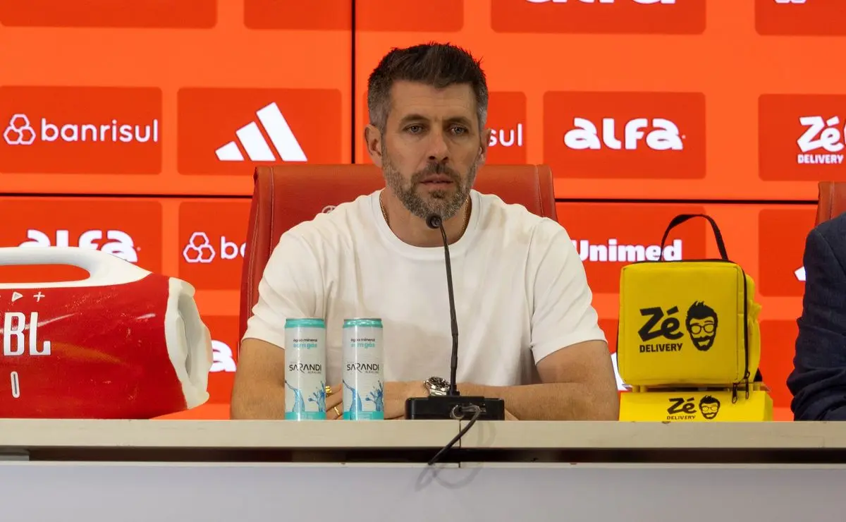 Pezzolano tem dúvida na escalação do Internacional para o Gre-Nal: Villagra ou Ronaldo