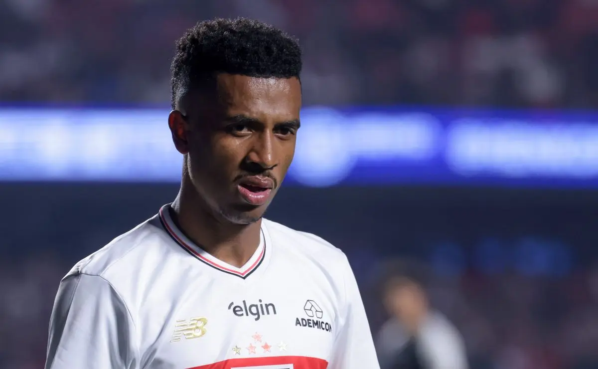 Plano para contratar Marcos Antônio segue ativo no Flamengo, com cautela para acordo.