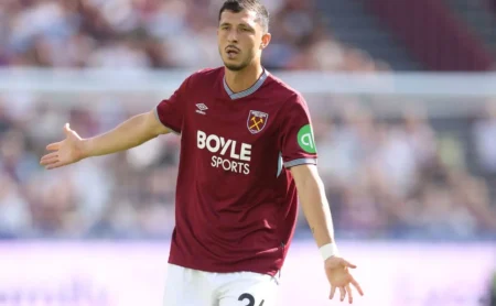 Postura de dirigente gremista dificulta negociação por volante campeão mundial