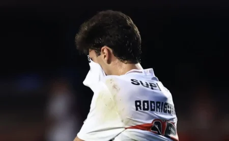 RB Bragantino demonstra interesse em Rodriguinho e São Paulo pode perder o meia, informa André Hernan