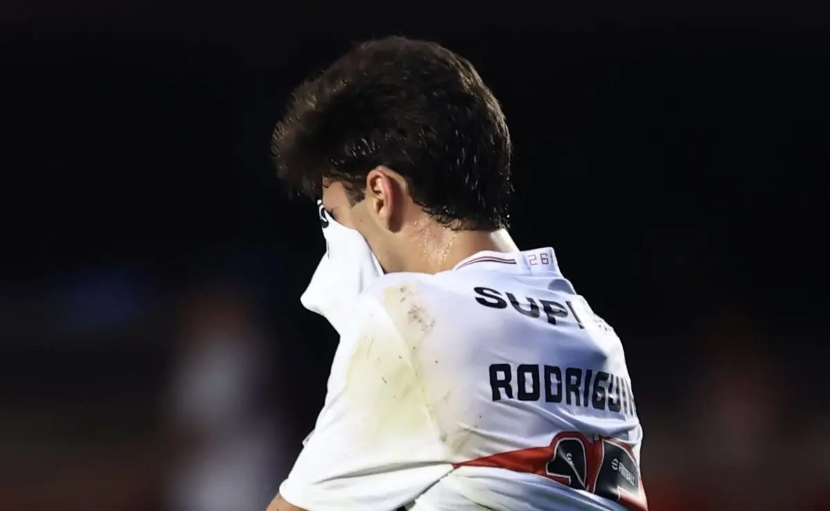 RB Bragantino demonstra interesse em Rodriguinho e São Paulo pode perder o meia, informa André Hernan