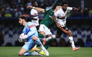 Rafael, do São Paulo, surpreende com análise sobre vitória do Palmeiras e questiona: “Não condiz”