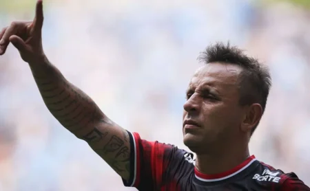 Rafinha é anunciado no São Paulo com acordo incomum: sem multa e sem data para sair