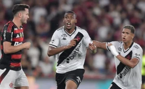 Rayan, destaque do Vasco, recusou proposta do Flamengo.
