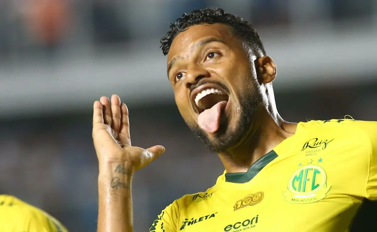 Reinaldo sinaliza a Ancelotti, almeja a Seleção e mira em 2026 Reinaldo sinaliza a Ancelotti, almeja a Seleção e mira em 2026