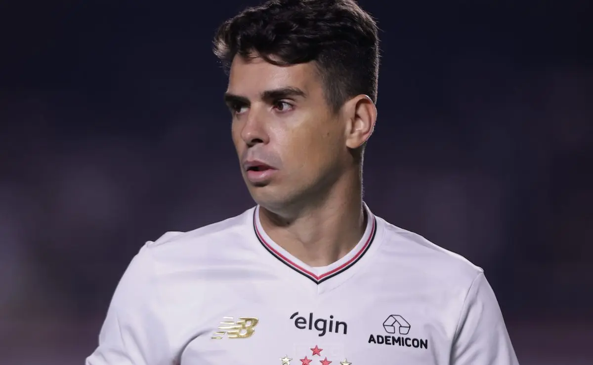 Rescisão de contrato de Oscar gera polêmica nos bastidores do São Paulo com valores em disputa.