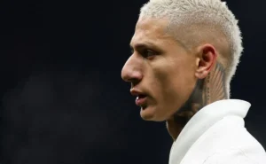 Richarlison sofre lesão e Seleção Brasileira aciona alerta imediato Richarlison sofre lesão e Seleção Brasileira aciona alerta imediato