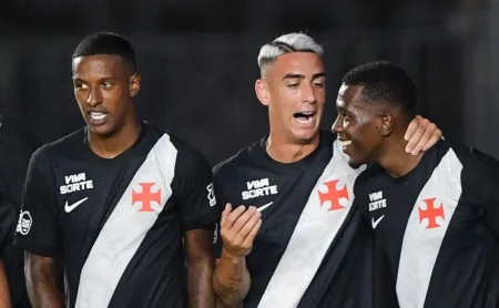 Robert Renan e Cuesta se consolidam como titulares do Vasco com Fernando Diniz