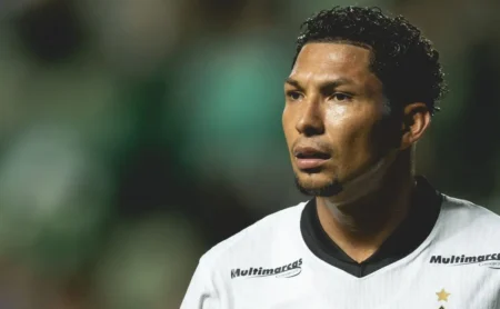 Rony acerta com o Santos e se despede do Atlético-MG após negociações.