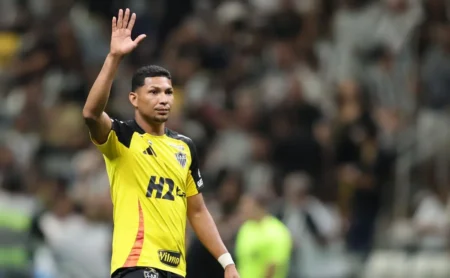 Rony define futuro entre Santos e Corinthians; clube paulista demonstra insatisfação