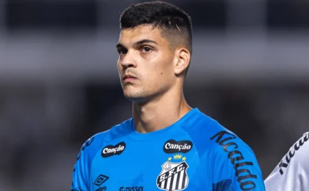 Santos: Flamengo ainda não formalizou proposta por Gabriel Brazão