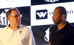 Santos acerta com novo patrocinador máster em negócio de R$ 80 milhões por ano Santos acerta com novo patrocinador máster em negócio de R$ 80 milhões por ano