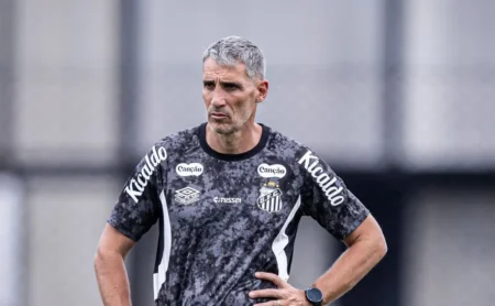 Santos busca manter invencibilidade contra o Palmeiras na Arena Barueri; Vojvoda em busca de feito inédito