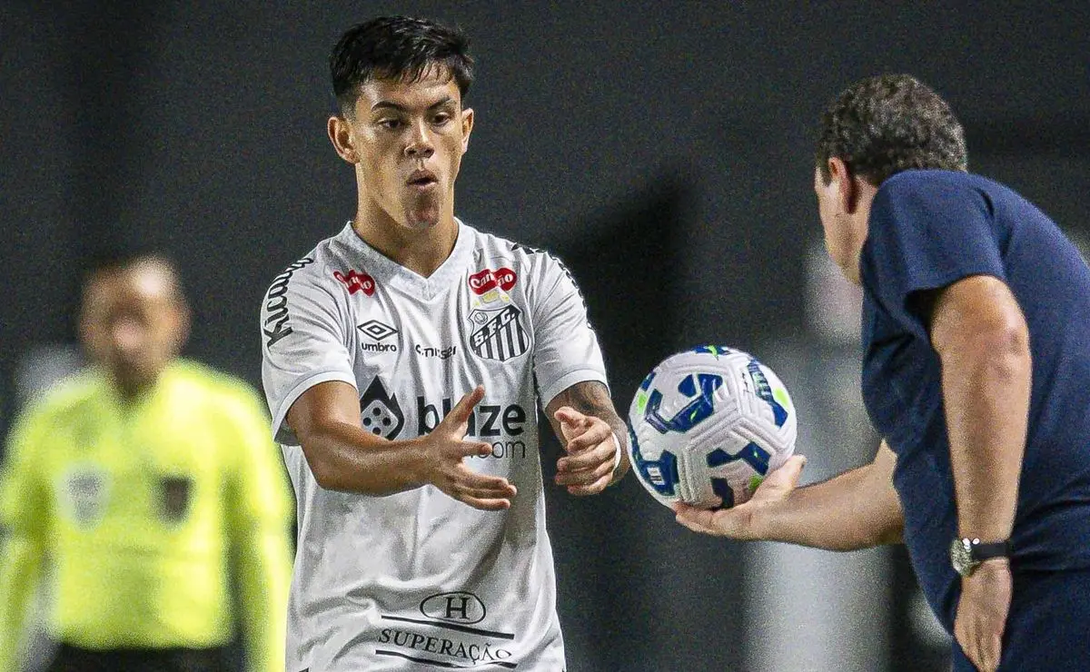 Santos cede e Ajax intensifica oferta por JP Chermont: clube pode receber R$ 25 milhões
