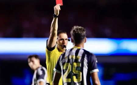 Santos é derrotado pelo São Paulo e Gabriel Menino é apontado como responsável pela derrota