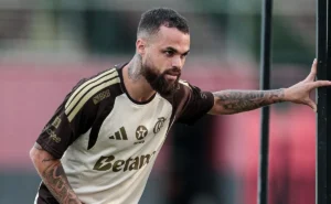 Santos disputa com Corinthians e Internacional a contratação de Michael, do Flamengo