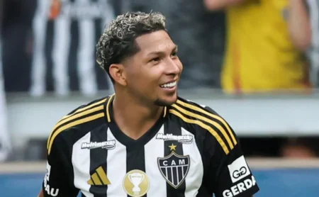 Santos e Atlético-MG em impasse por Rony: negociação incerta.