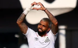 Santos e Corinthians empatam com gol de Gabigol no último minuto
