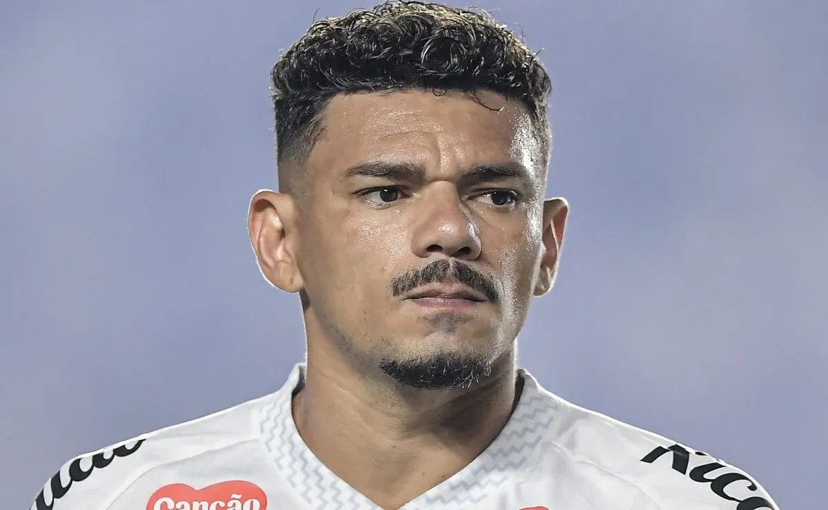 Santos libera Tiquinho Soares, e Coritiba negocia a contratação do atacante
