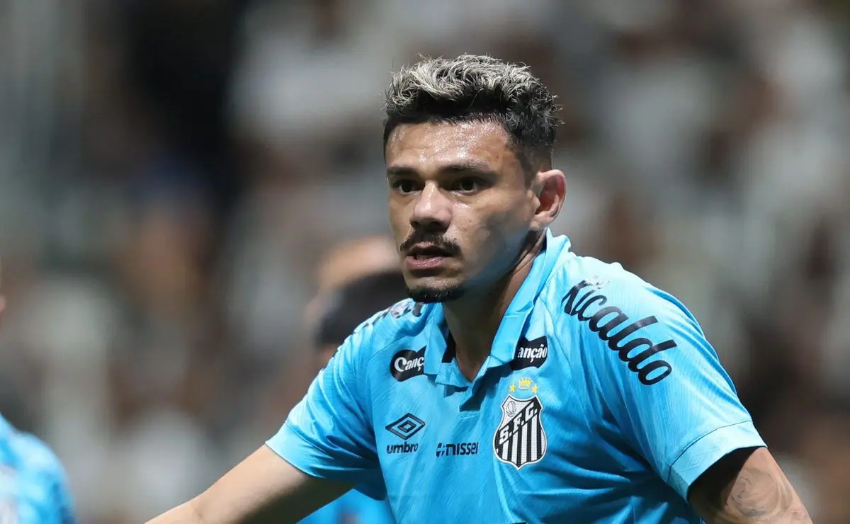 Santos libera Tiquinho Soares para negociação e Coritiba surge como destino