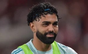 Santos se aproxima da contratação de Gabigol, que pode não se apresentar no Cruzeiro. Santos se aproxima da contratação de Gabigol, que pode não se apresentar no Cruzeiro.