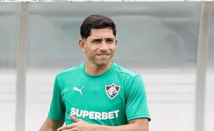 Savarino afasta dúvidas sobre estreia em Fluminense x Flamengo Savarino afasta dúvidas sobre estreia em Fluminense x Flamengo