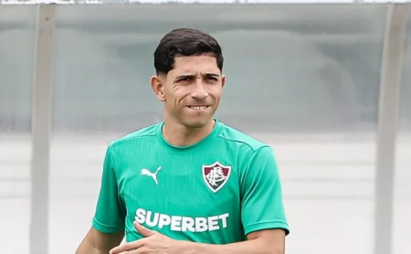 Savarino afasta dúvidas sobre estreia em Fluminense x Flamengo
