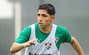Savarino não estreia no Fluminense contra o Flamengo por não ter sido registrado a tempo
