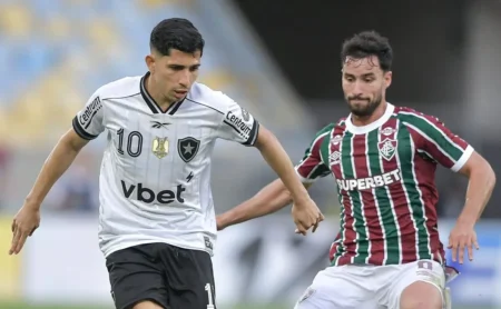 Savarino pode estrear pelo Fluminense em clássico do Campeonato Carioca