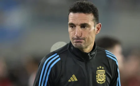 Scaloni se manifesta sobre o futuro de Almada, em negociação com o Palmeiras: “Respeitar qualquer decisão”