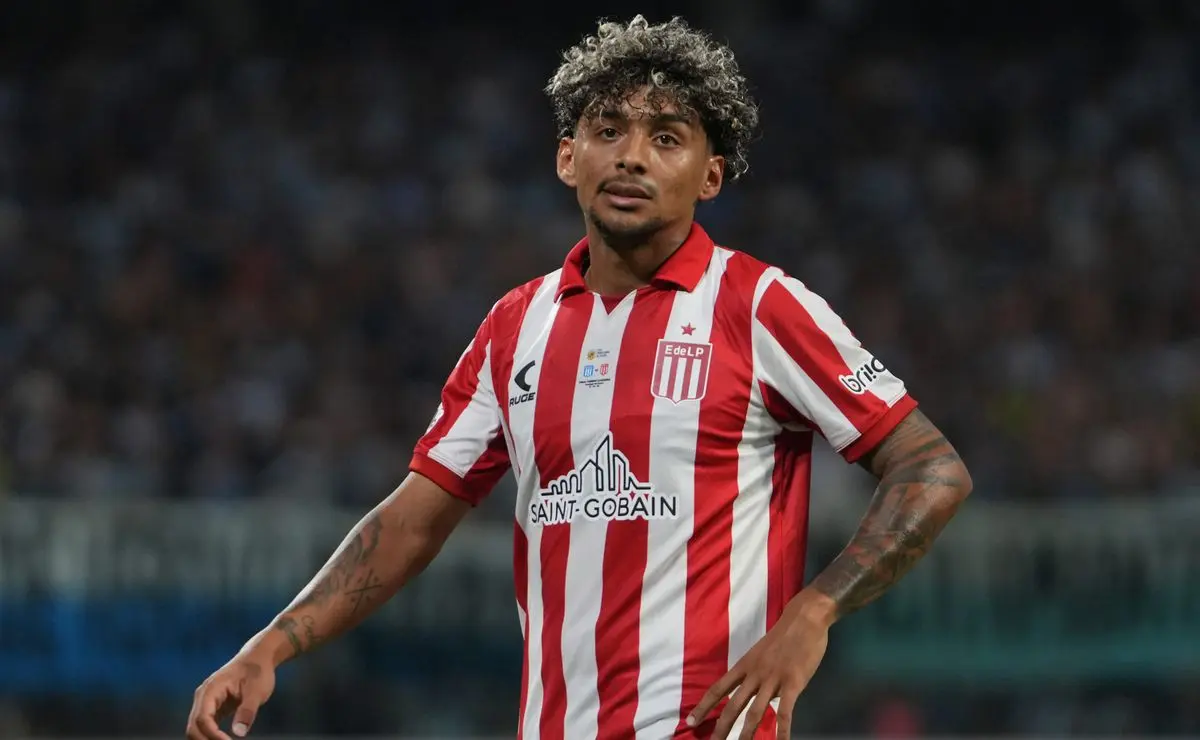 São Paulo busca reduzir a vantagem do Botafogo por Cristian Medina, mas enfrenta exigência do estafe do jogador.